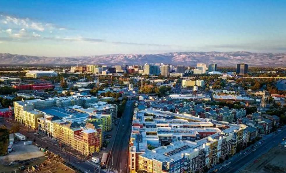 金融科技应用好找工作吗?2024年就业前景、高薪岗位与求职攻略全解析-第3张图片-金科未来录 金融科技应用好找工作吗?2024年就业前景、高薪岗位与求职攻略全解析-第3张图片-金科未来录