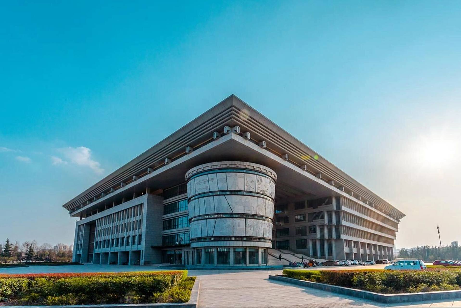 河南科技大学英语怎么说？官方英文名称Henan University of Science and Technology详解-第2张图片-金科未来录